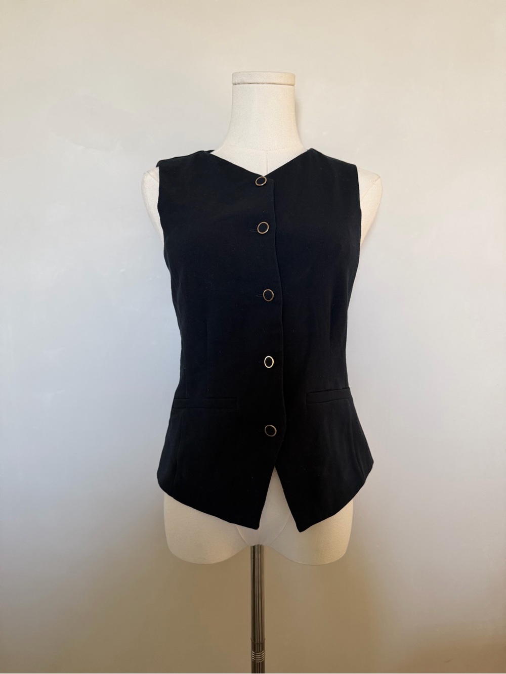 Abercrombie & Fitch Black Sleeveless Button Front Vest